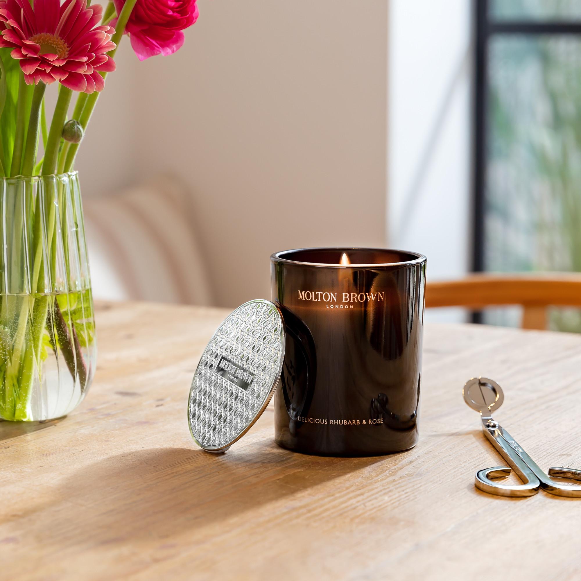 Delicious Rhubarb & Rose Signature Candle 190g
