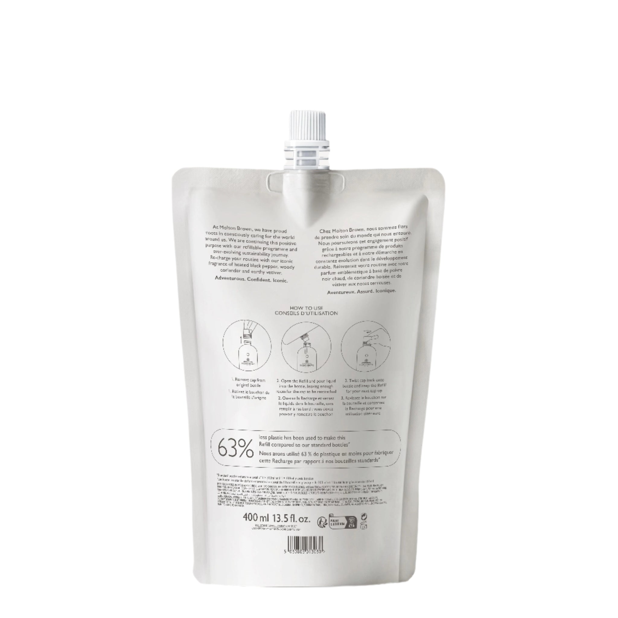 A white refill pouch with a spout cap, shown from the back. The packaging lists instructions in French with illustrations and product info for Re-charge Black Pepper Bath & Shower Gel Refill 400ml, made with 63% refilled material and featuring a woody scent.